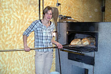 Markgräfler Bauernbrot frisch aus dem Holzofen Markgräfler Bauernbrot frisch aus dem Holzofen