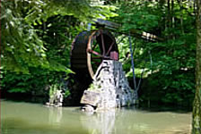 altes Mühlen-Wasserrad der Tantenmühle altes Mühlen-Wasserrad der Tantenmühle